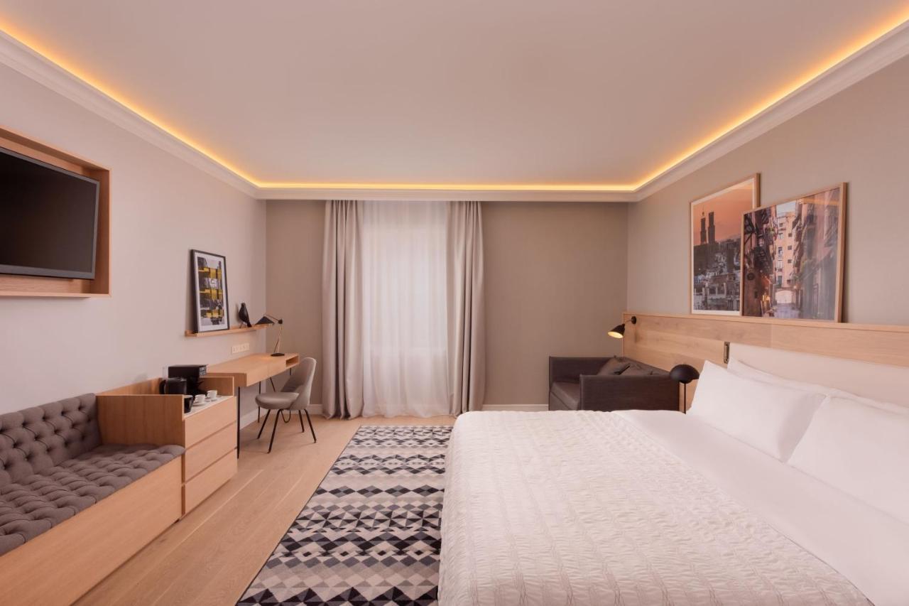 Premium King Room