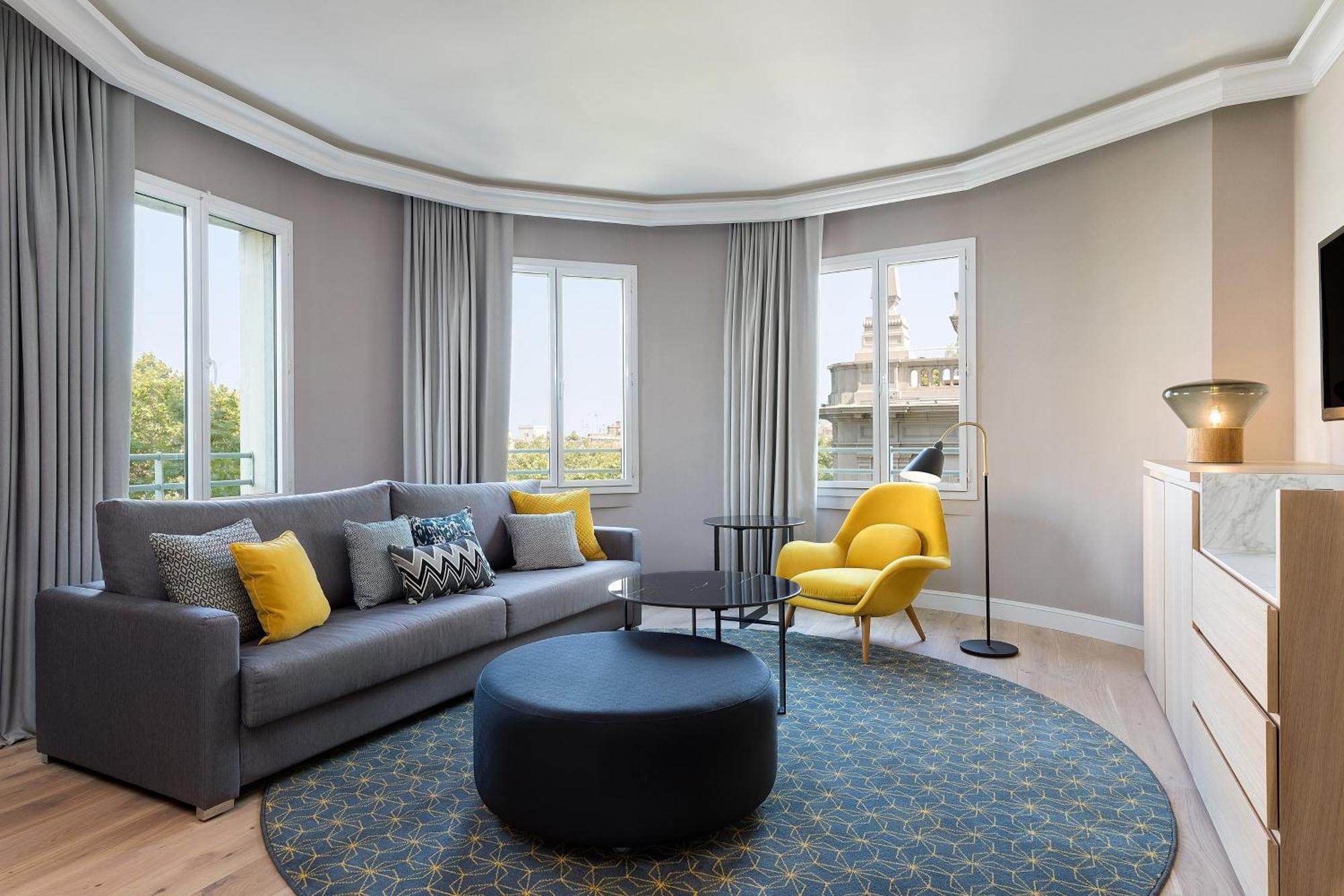 Corner King Suite